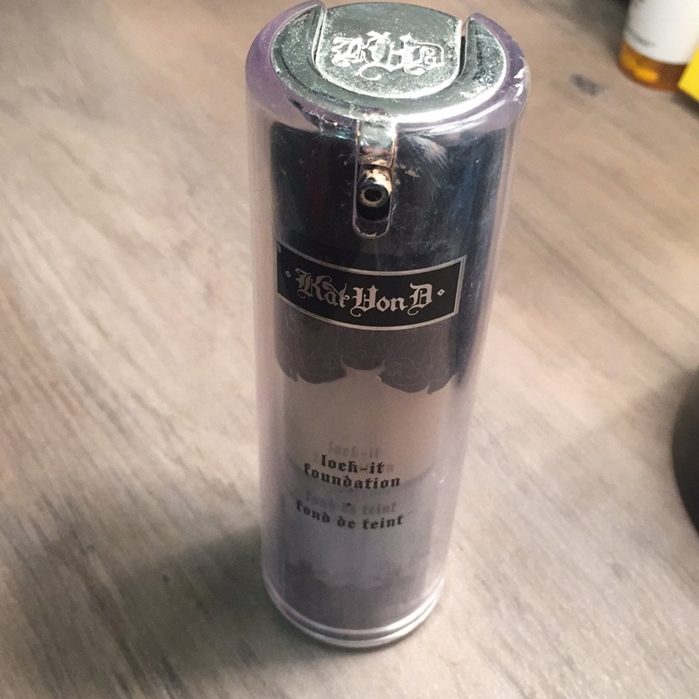 Kat von d lock it foundation